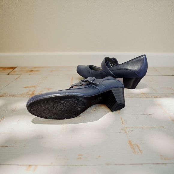 Life Stride Blue Classic Heels - Picture 3 of 3